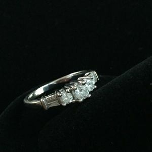 14kt White Gold Diamond Ring